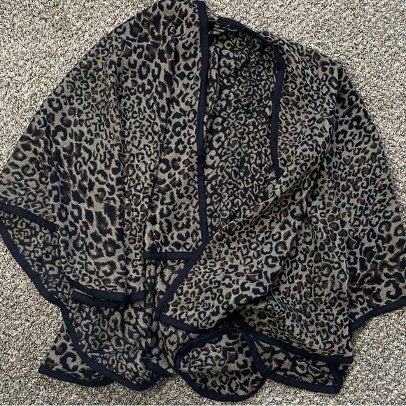 Leopard Print Women's Poncho / Overlay - Picture 4 of 5